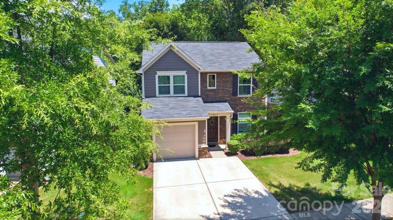 1829 Evergreen Drive, Charlotte, NC - 3 beds, 2.5 baths, 1,424 sqft - $539,000