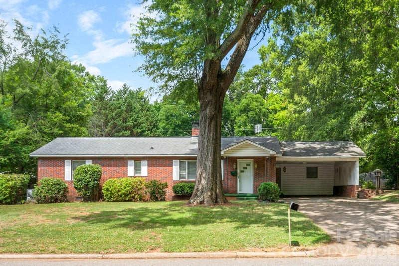 811 Katherine Avenue, Kings Mountain, NC - 3 beds, 1.5 baths, 1,941 sqft - $250,000