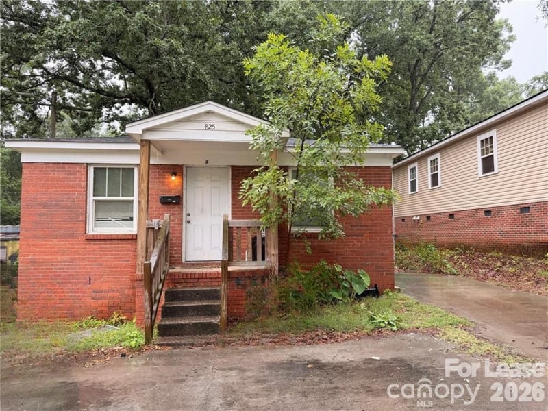 825 Rodey Avenue Apt 2, Charlotte, NC - 2 beds, 1 bath, 675 sqft - $1,049