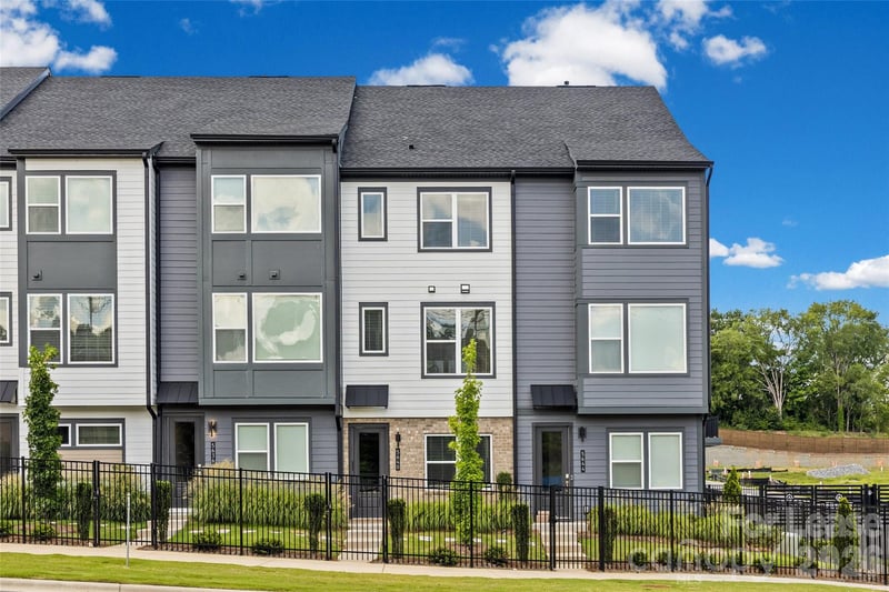 5640 Kingspan Drive, Charlotte, NC - 3 beds, 3.5 baths, 1,687 sqft - $2,300