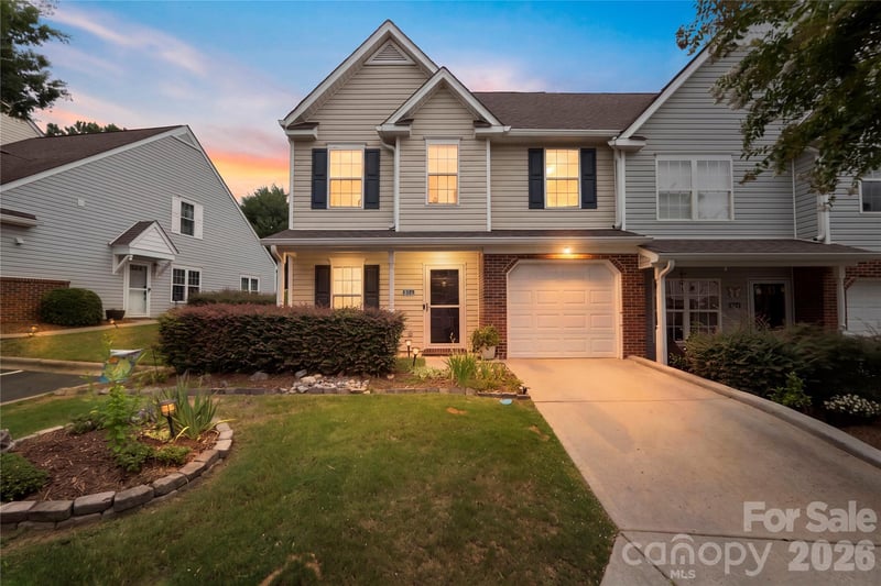 806 Rock Lake Glen, Fort Mill, SC - 3 beds, 2.5 baths, 1,679 sqft - $330,000