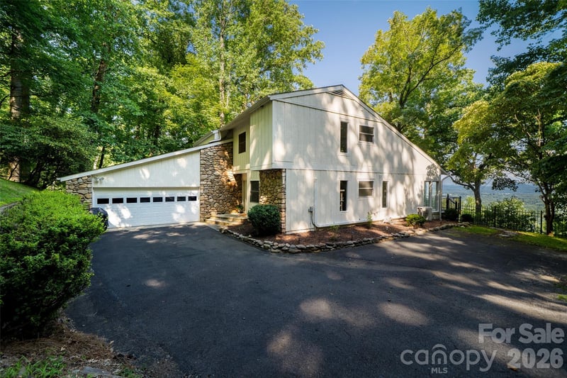 27 Walnut Drive, Mills River, NC - 3 beds, 3.5 baths, 2,124 sqft - $639,000