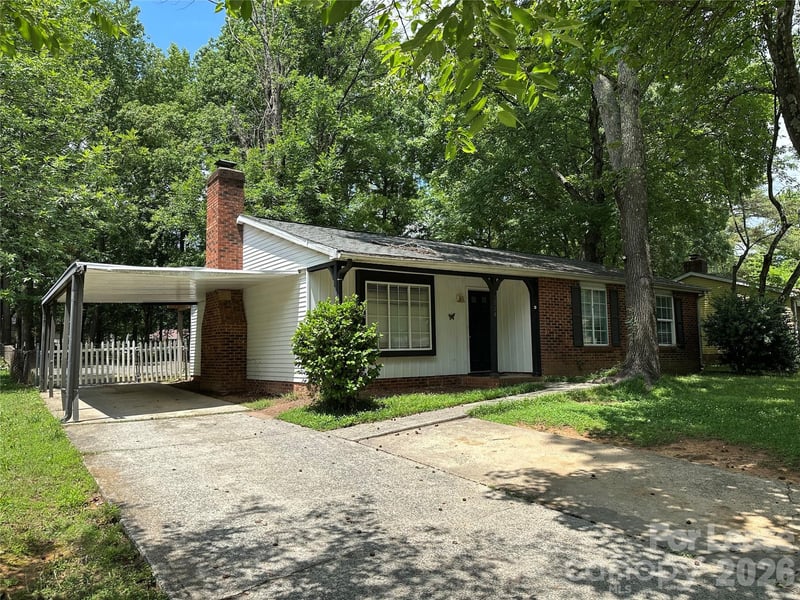 7714 Holly Hill Road, Charlotte, NC - 3 beds, 2 baths, 1,188 sqft - $1,700