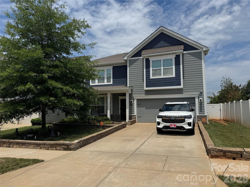 109 E Americana Drive, Mooresville, NC - 5 beds, 3.5 baths, 2,910 sqft - $600,000