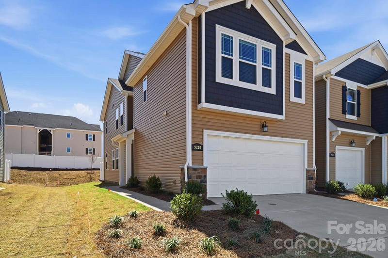 5204 Wyes Oak Lane, Charlotte, NC - 3 beds, 2.5 baths, 1,744 sqft - $394,990