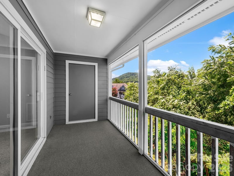 3404 Florham Place, Asheville, NC - 2 beds, 2 baths, 1,399 sqft - $264,000