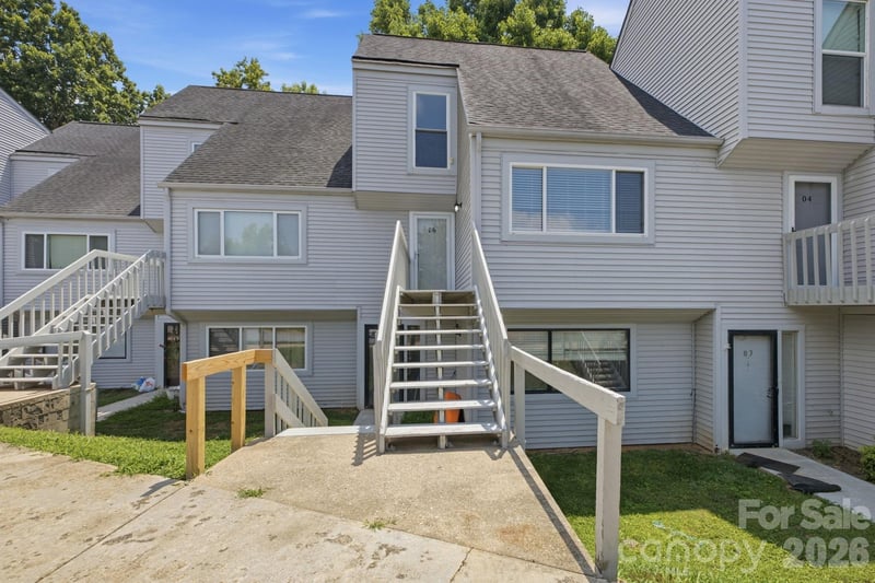 1050 21st Avenue NW Apt 6, Hickory, NC - 3 beds, 2 baths, 1,283 sqft - $210,000
