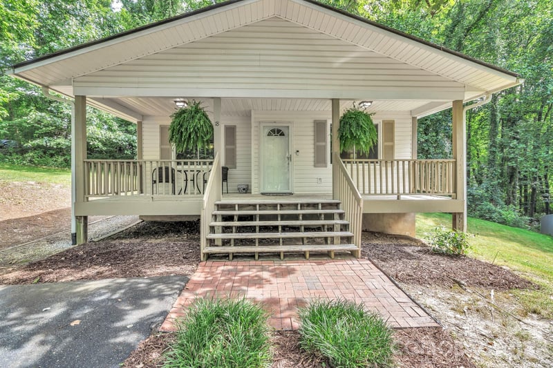 18 Mctindal Circle, Asheville, NC - 3 beds, 1.5 baths, 1,096 sqft - $325,000