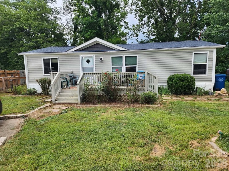345 Hyatt Street, Waynesville, NC - 3 beds, 2 baths, 960 sqft - $200,000