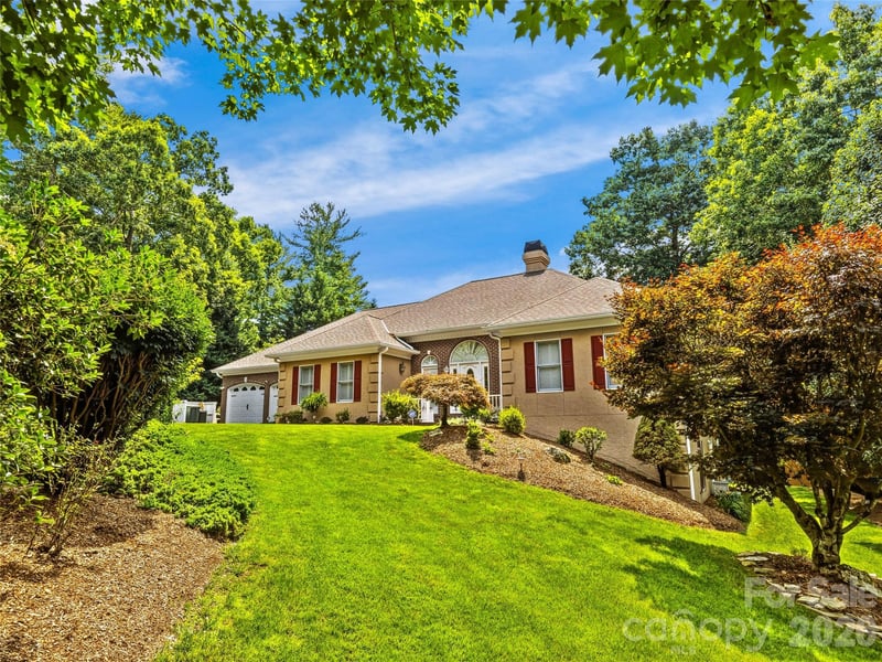 200 Teaberry Lane, Hendersonville, NC - 3 beds, 3 baths, 4,042 sqft - $948,500