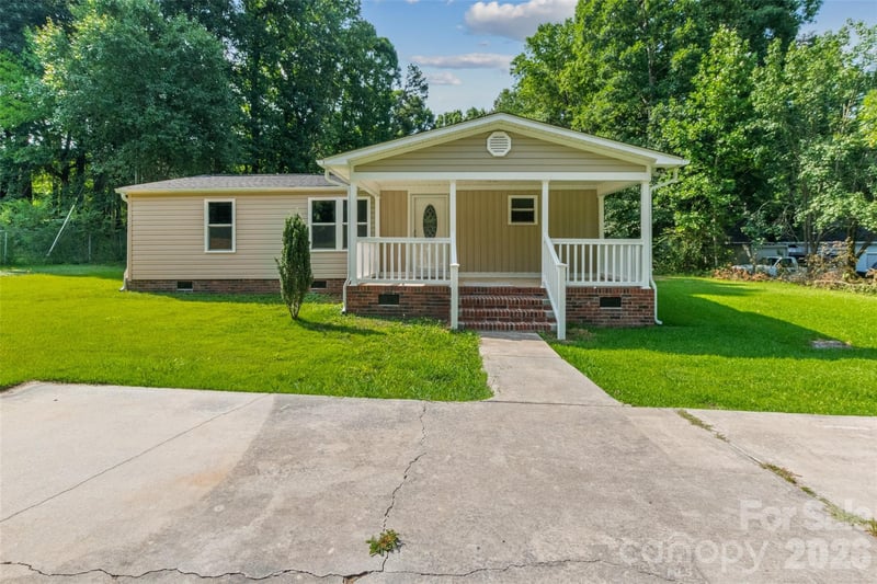 1882 Williams Circle, Lancaster, SC - 3 beds, 2 baths, 955 sqft - $220,000