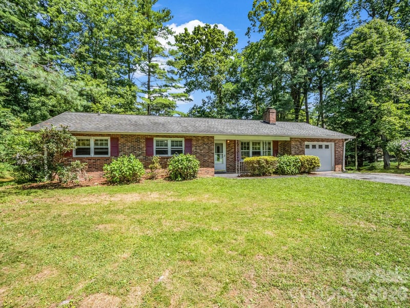 926 Toxaway Court, Hendersonville, NC - 3 beds, 2 baths, 1,693 sqft - $379,000