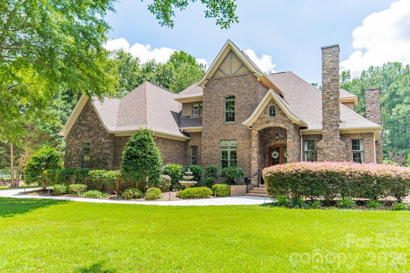 215 Blue River Road, Lake Wylie, SC - 4 beds, 3.5 baths, 4,507 sqft - $1,250,000