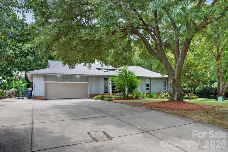 19330 Yachtman Drive, Cornelius, NC - 4 beds, 3 baths, 2,585 sqft - $649,900