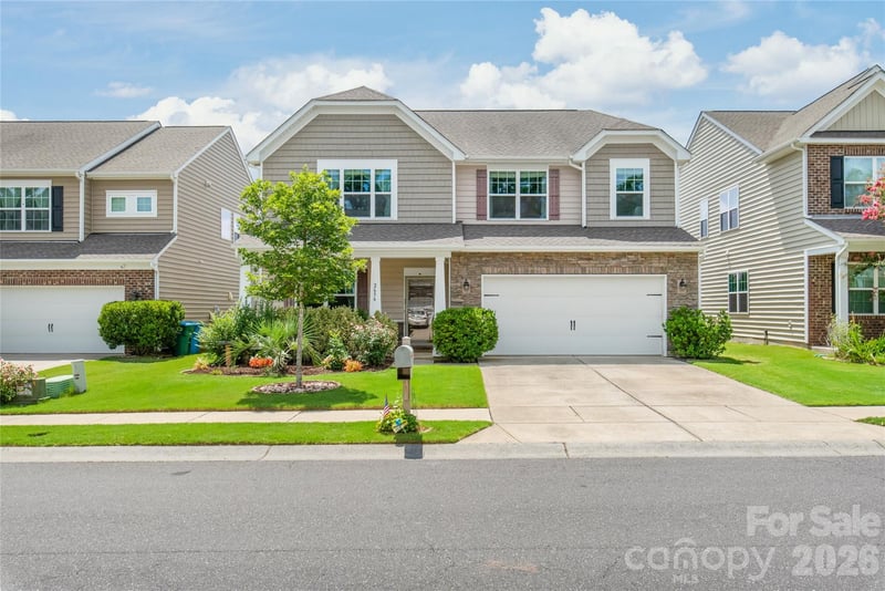 2656 Southern Trace Drive, Waxhaw, NC - 4 beds, 2.5 baths, 2,754 sqft - $590,000
