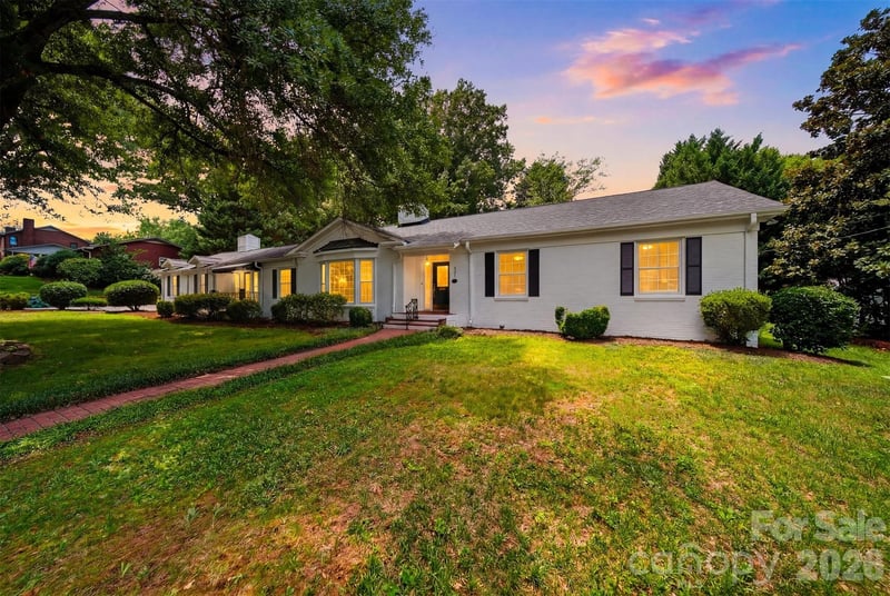 521 5th Street NW, Hickory, NC - 3 beds, 3 baths, 3,514 sqft - $645,000