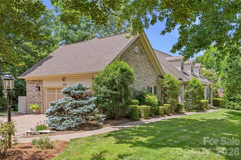 1005 Windsor Drive, Asheville, NC - 4 beds, 3.5 baths, 3,217 sqft - $825,000
