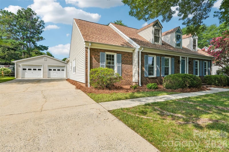 11616 Parks Farm Lane, Charlotte, NC - 4 beds, 2.5 baths, 2,160 sqft - $533,533