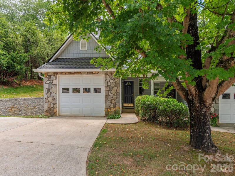 1 Willoughby Run Drive, Asheville, NC - 2 beds, 2.5 baths, 1,276 sqft - $270,000