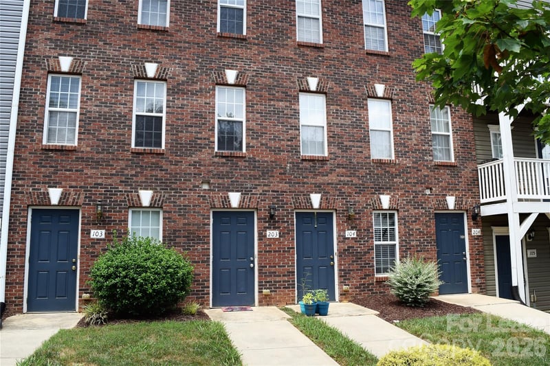 113 Steam Engine Drive Apt 203, Mooresville, NC - 2 beds, 2.5 baths, 1,432 sqft - $1,475/mo