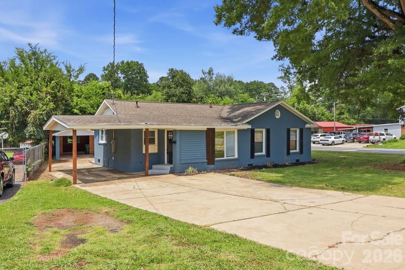 4800 Westridge Drive, Charlotte, NC - 3 beds, 2 baths, 1,424 sqft - $285,000