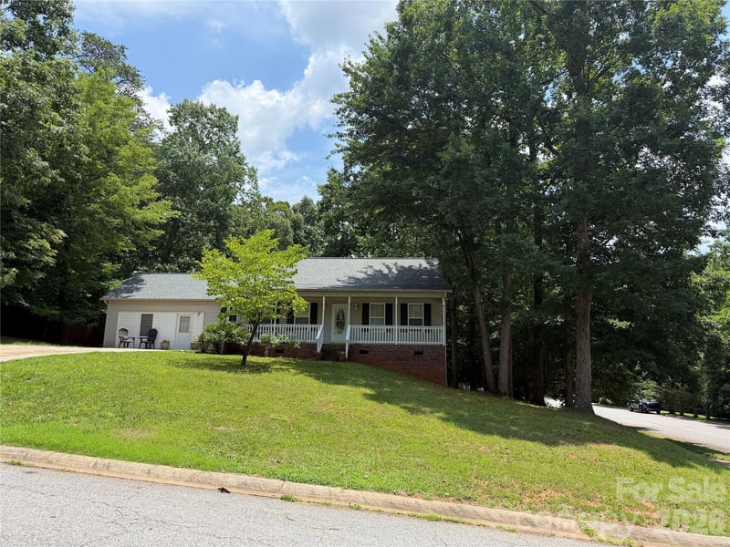 147 Valley Glen Drive, Troutman, NC - 3 beds, 3 baths, 1,743 sqft - $340,000