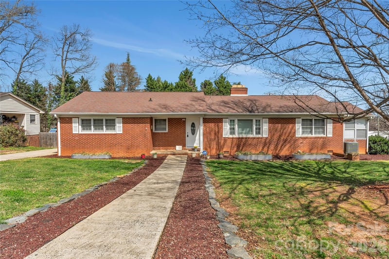 100 Ruby Lane, Gastonia, NC - 3 beds, 2 baths, 1,992 sqft - $345,000