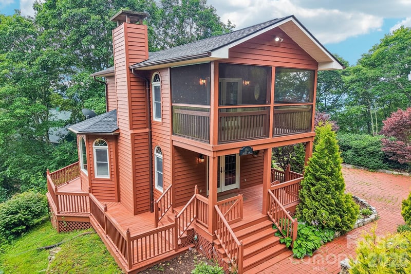 156 Simpson Lane, Maggie Valley, NC - 1 bed, 1 bath, 877 sqft - $389,900