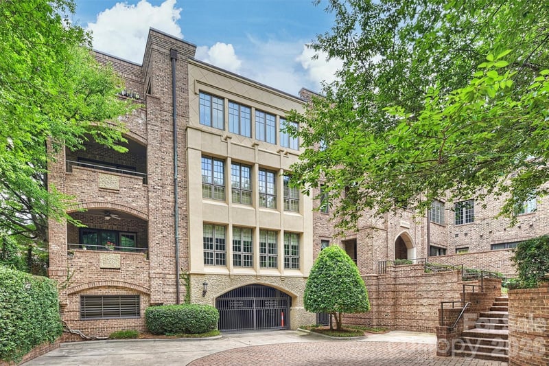 241 Queens Road, Charlotte, NC - 2 beds, 2 baths, 1,304 sqft - $700,000