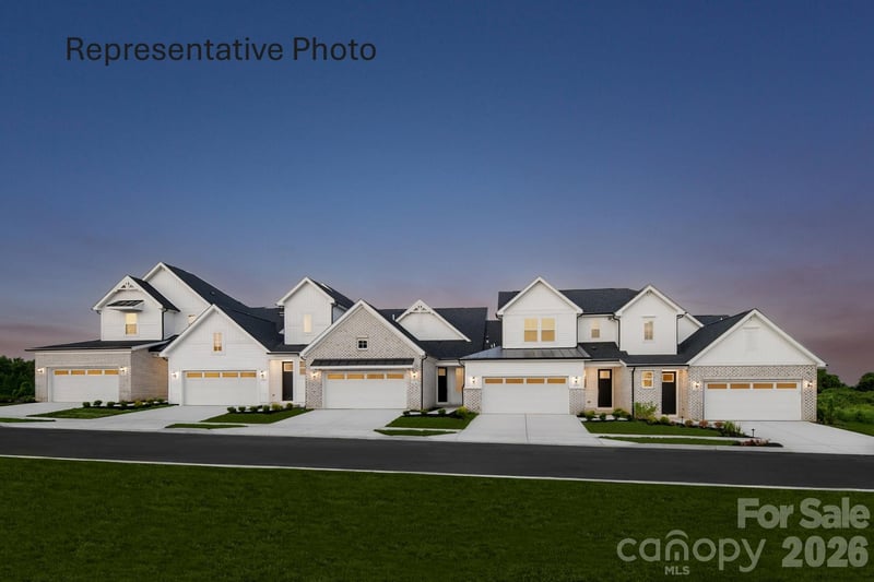 1425 Twin Leaf Road, Fort Mill, SC - 2 beds, 2.5 baths, 2,196 sqft - $459,900