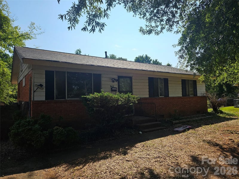 5415 Dennis Court, Charlotte, NC - 3 beds, 1 bath, 1,000 sqft - $185,900