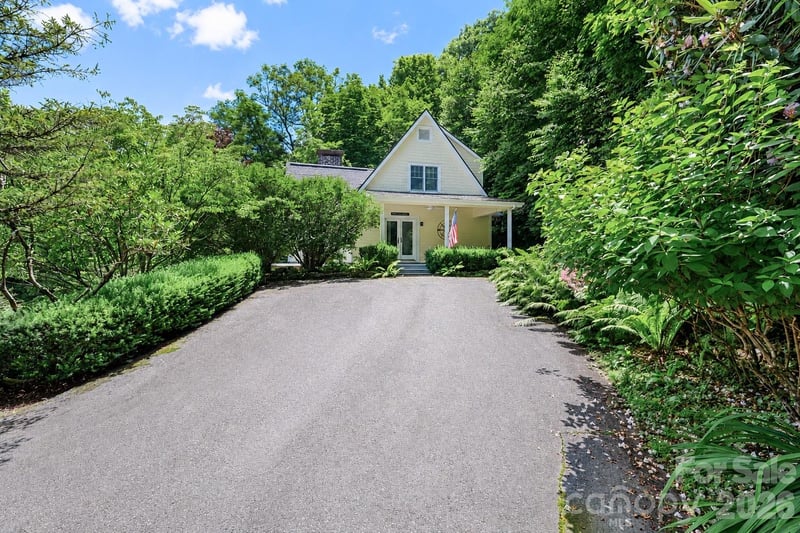 315 Green Hill Woods, Blowing Rock, NC - 3 beds, 2.5 baths, 1,569 sqft - $950,000