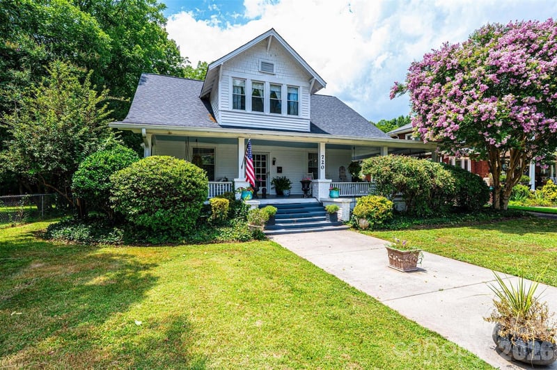 720 N Main Avenue, Newton, NC - 4 beds, 3 baths, 3,248 sqft - $450,000