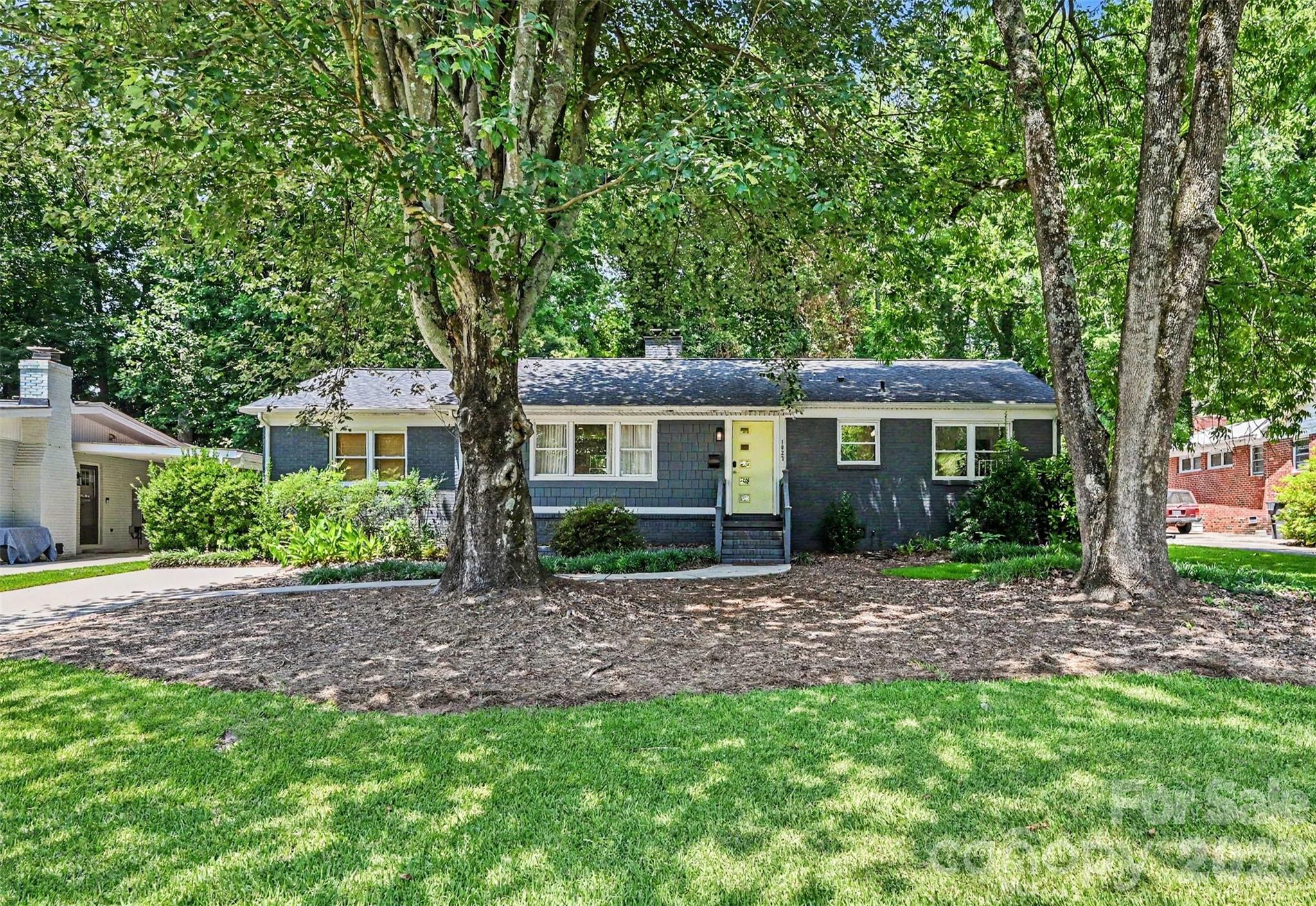 1027 Dresden Drive W, Charlotte, NC. property listing photo