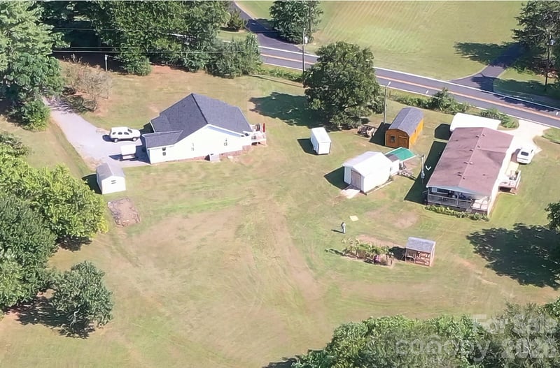 725 & 727 Ed Hamrick Road, Shelby, NC - 5 beds, 2,160 sqft - $479,900
