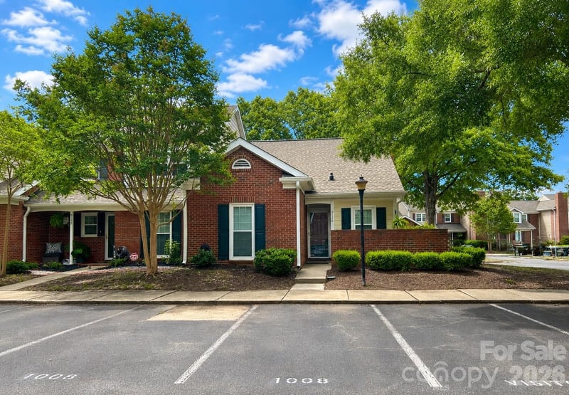 9126 N Vicksburg Park Court, Charlotte, NC - 2 beds, 2 baths, 1,070 sqft - $285,000