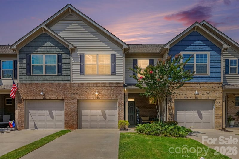 306 Ascot Run Way, Fort Mill, SC - 3 beds, 2.5 baths, 1,716 sqft - $342,900