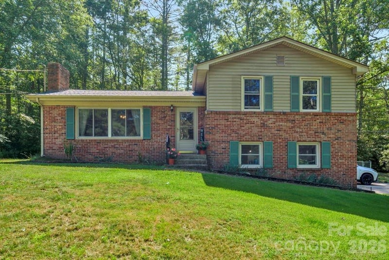 1199 Deer Park Lake Road, Spruce Pine, NC - 3 beds, 2 baths, 1,663 sqft - $345,000