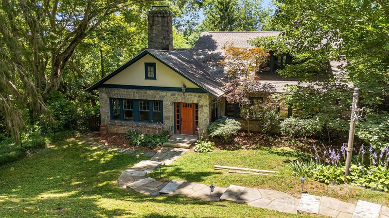 25 Saint Dunstans Circle, Asheville, NC - 4 beds, 5 baths, 2,785 sqft - $969,500