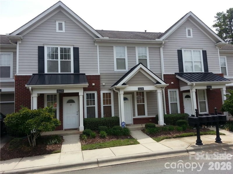 11435 Dixie Glen Drive, Charlotte, NC - 2 beds, 2.5 baths, 1,319 sqft - $1,900