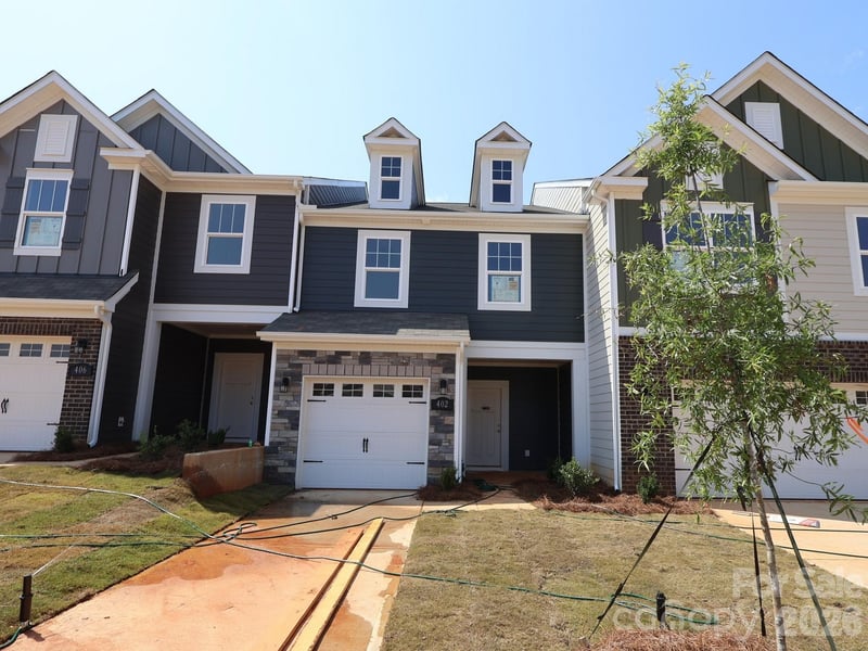 402 Hendley Drive, York, SC - 3 beds, 2.5 baths, 1,603 sqft - $254,500
