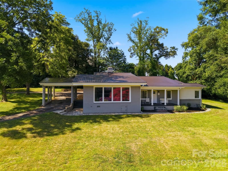 104 31st Avenue NE, Hickory, NC - 3 beds, 2 baths, 1,952 sqft - $389,000