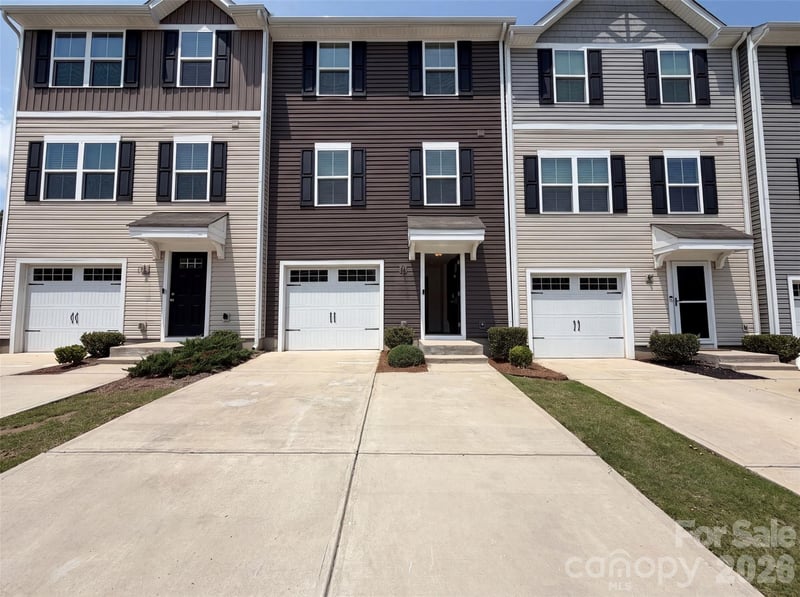 923 Taybyn Road, Fort Mill, SC - 3 beds, 2.5 baths, 1,569 sqft - $293,000