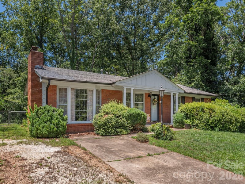25 Laurel Park Drive, Arden, NC - 3 beds, 2 baths, 1,464 sqft - $350,000