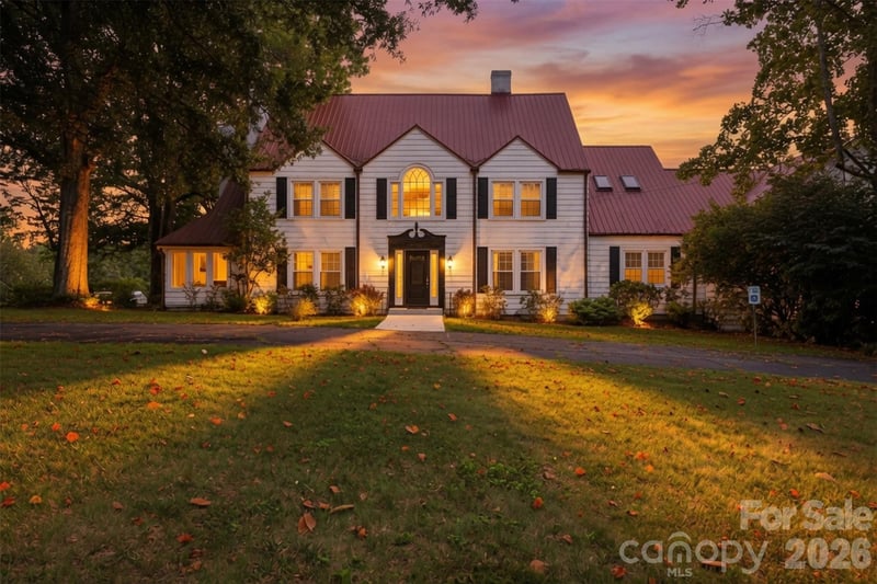1670 Southwest Boulevard, Newton, NC - 5 beds, 8 baths, 8,705 sqft - $1,800,000