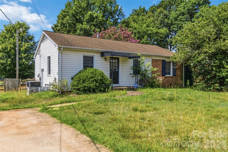 1317 Reid Street, Statesville, NC - 3 beds, 2 baths, 1,056 sqft - $230,000