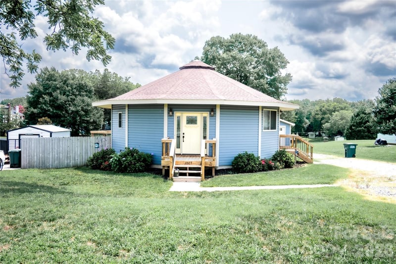 1807 Warren Avenue, Gastonia, NC - 2 beds, 1.5 baths, 1,016 sqft - $230,000