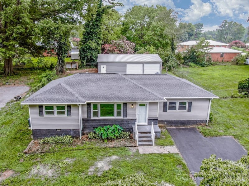 1317 Meadowbrook Circle, Salisbury, NC - 3 beds, 2 baths, 1,267 sqft - $279,000