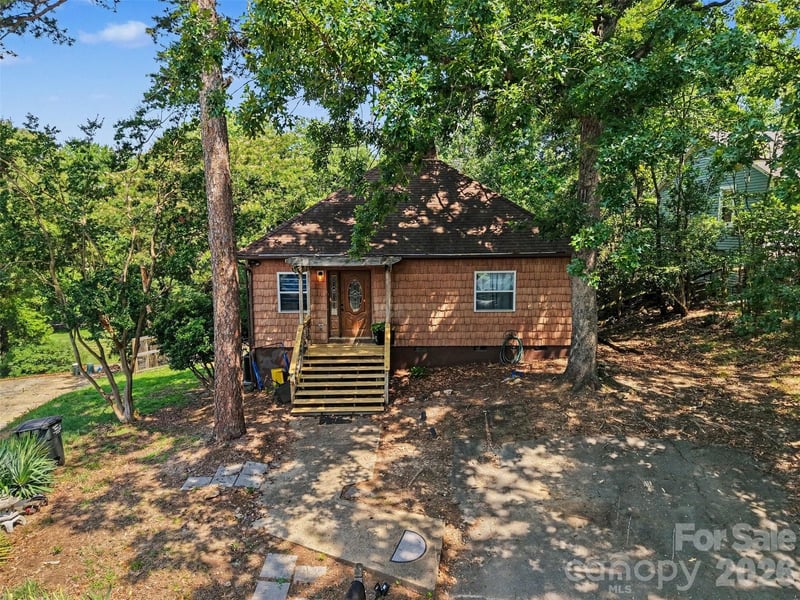 16033 Samoa Court, Fort Mill, SC - 3 beds, 2.5 baths, 2,038 sqft - $590,000