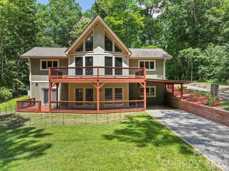 82 Sunburst Drive, Waynesville, NC - 3 beds, 3.5 baths, 2,681 sqft - $550,000